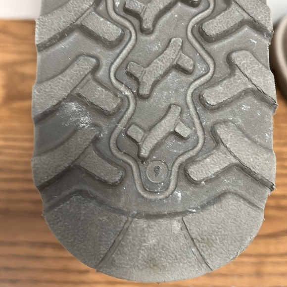 Bearpaw Womens Alyssa Ivory Suede Ankle  Pull On Snow Boots.  Gently Used. - Picture 8 of 8